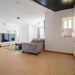Penthouse Retreat Hot Tub And Outdoor Lounge דירה
