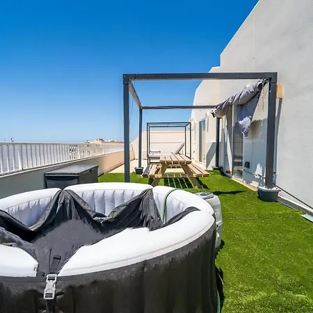 Lägenhet Penthouse Retreat Hot Tub And Outdoor Lounge